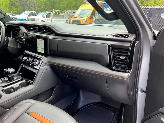 Used 2025 GMC Sierra 1500 AT4 w/ AT4 Premium Package AWD/4WD image 17