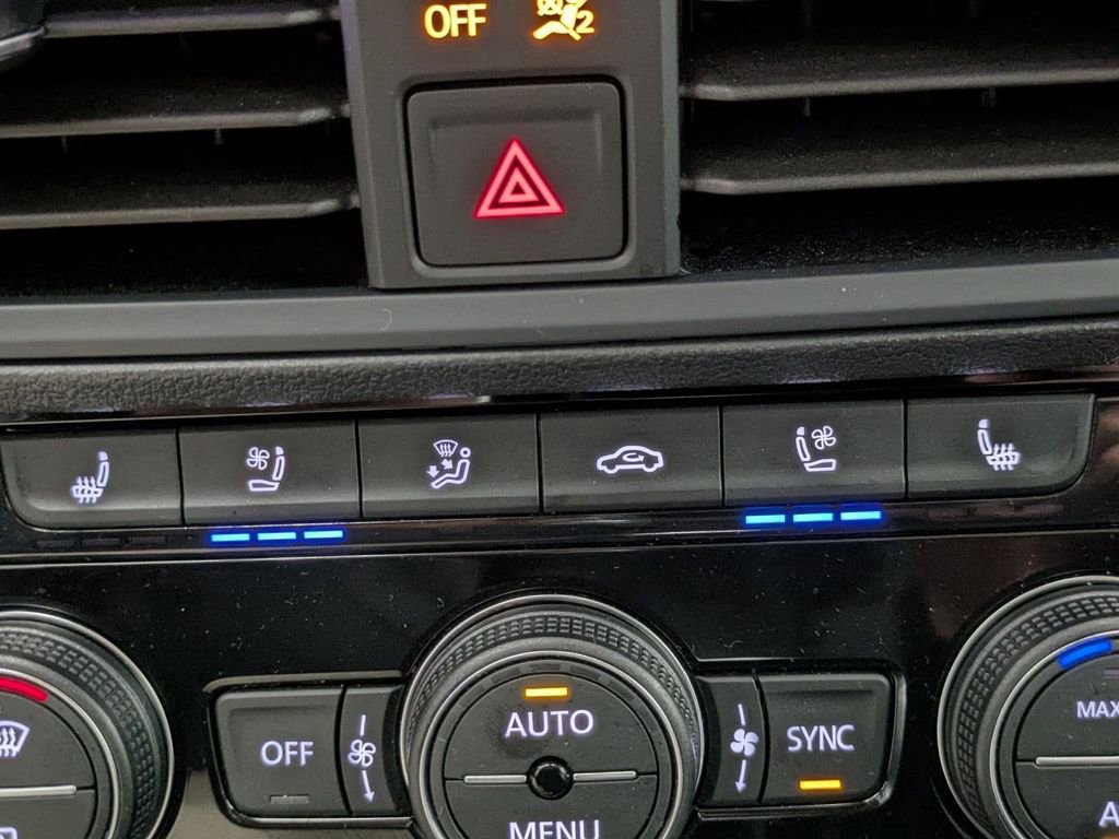 Used 2024 Volkswagen Jetta SEL image 33