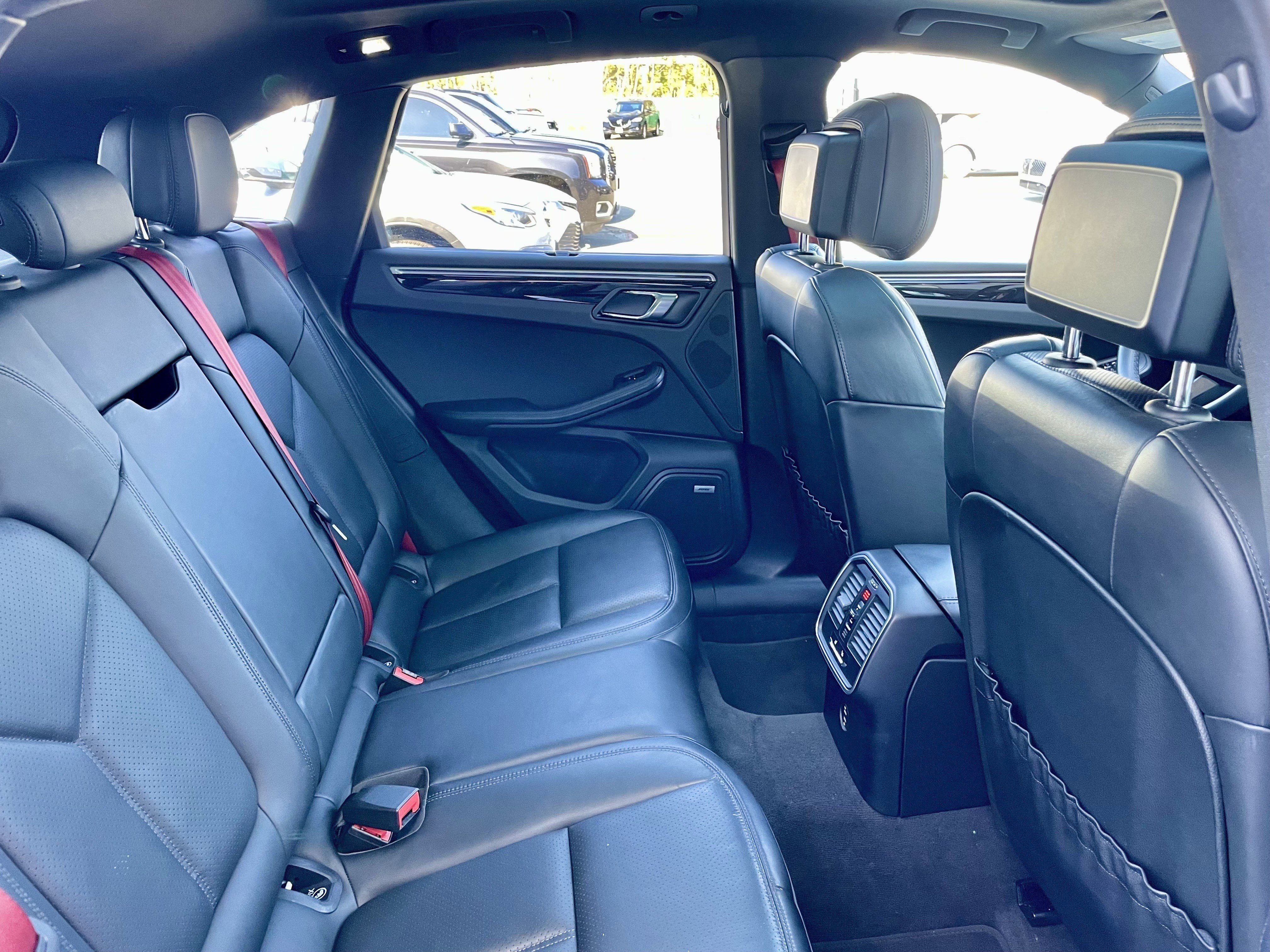 Used 2022 Porsche Macan image 31