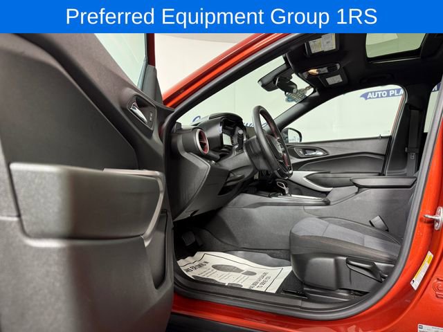 Used 2024 Chevrolet Trax RS w/ Sunroof Package FWD image 11