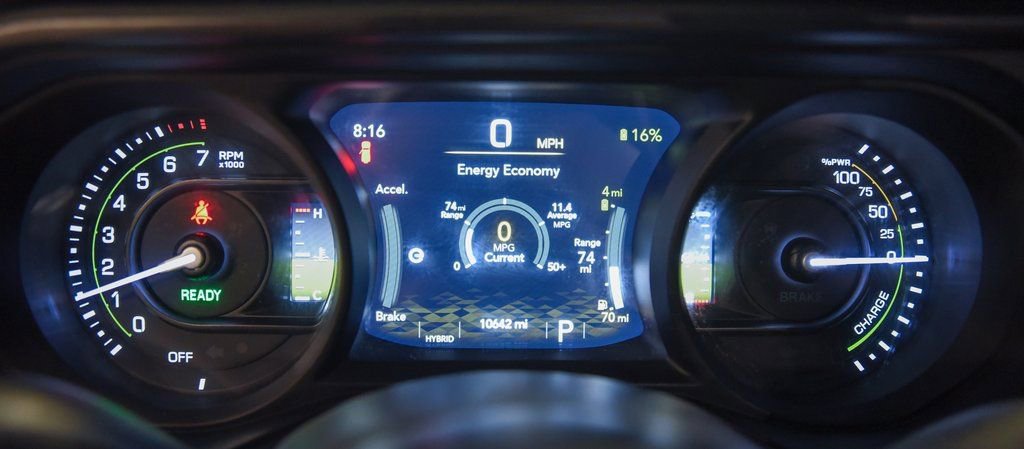 Used 2024 Jeep Wrangler Unlimited Rubicon 4xe AWD/4WD image 24