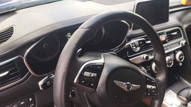 Used 2021 Genesis G70 2.0T w/ Elite Package RWD image 7
