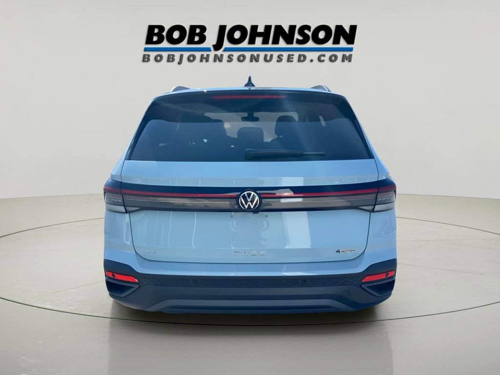 Used 2025 Volkswagen Taos SE image 9