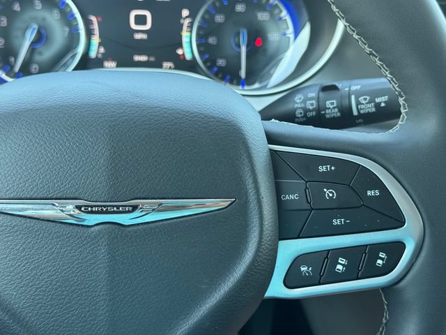 Certified 2024 Chrysler Pacifica Touring-L FWD image 26
