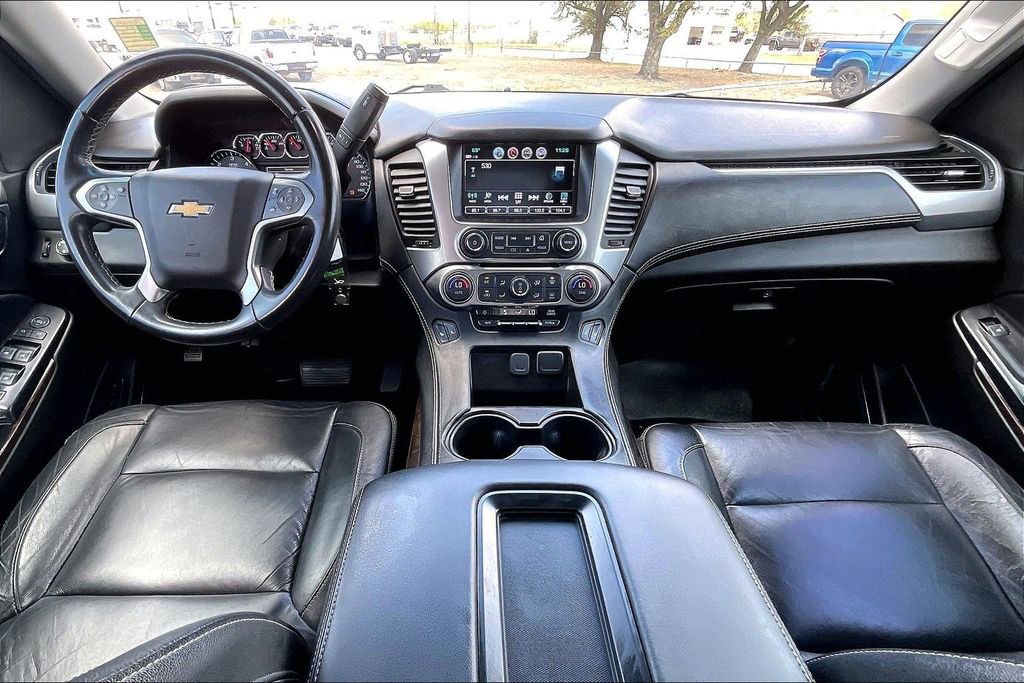 Used 2018 Chevrolet Suburban LT RWD image 7