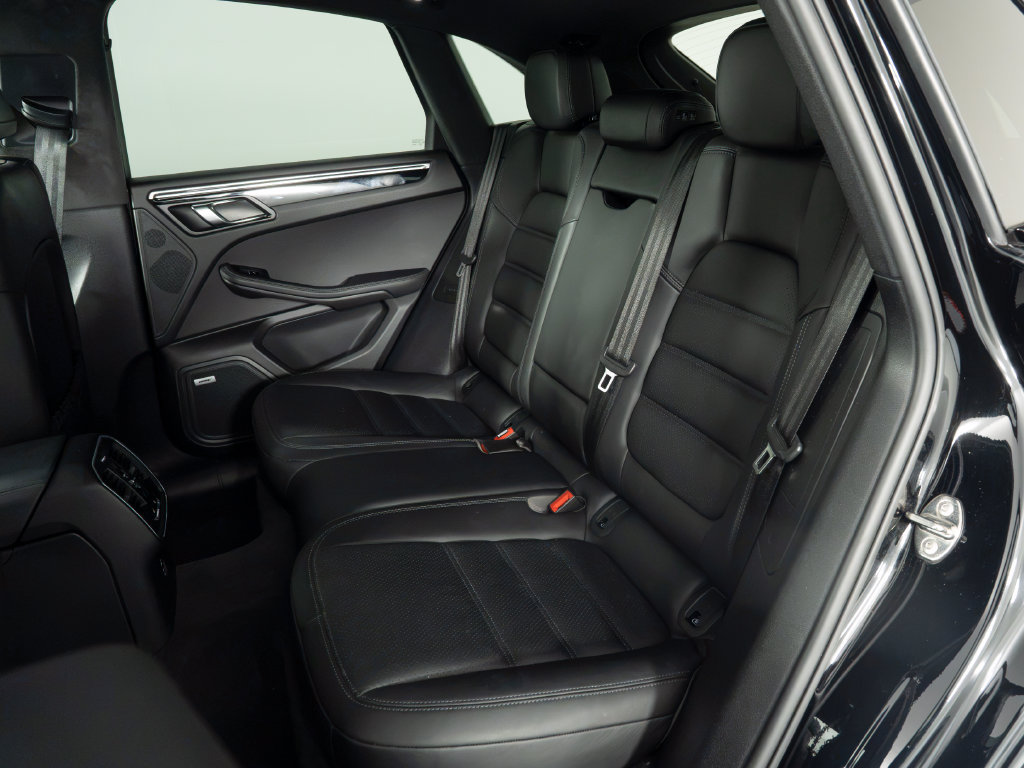 Certified 2021 Porsche Macan Turbo AWD/4WD image 45