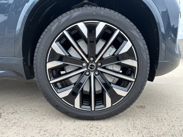 New 2026 Volvo XC90 B6 Plus w/ Protection Package Premier image 9