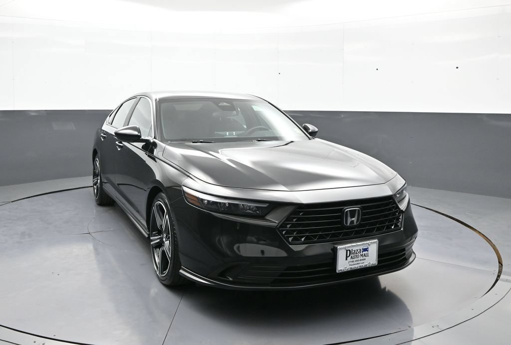 Used 2025 Honda Accord Sport image 3
