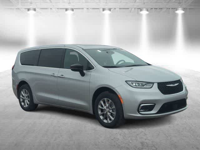 New 2026 Chrysler Pacifica Limited AWD/4WD image 2