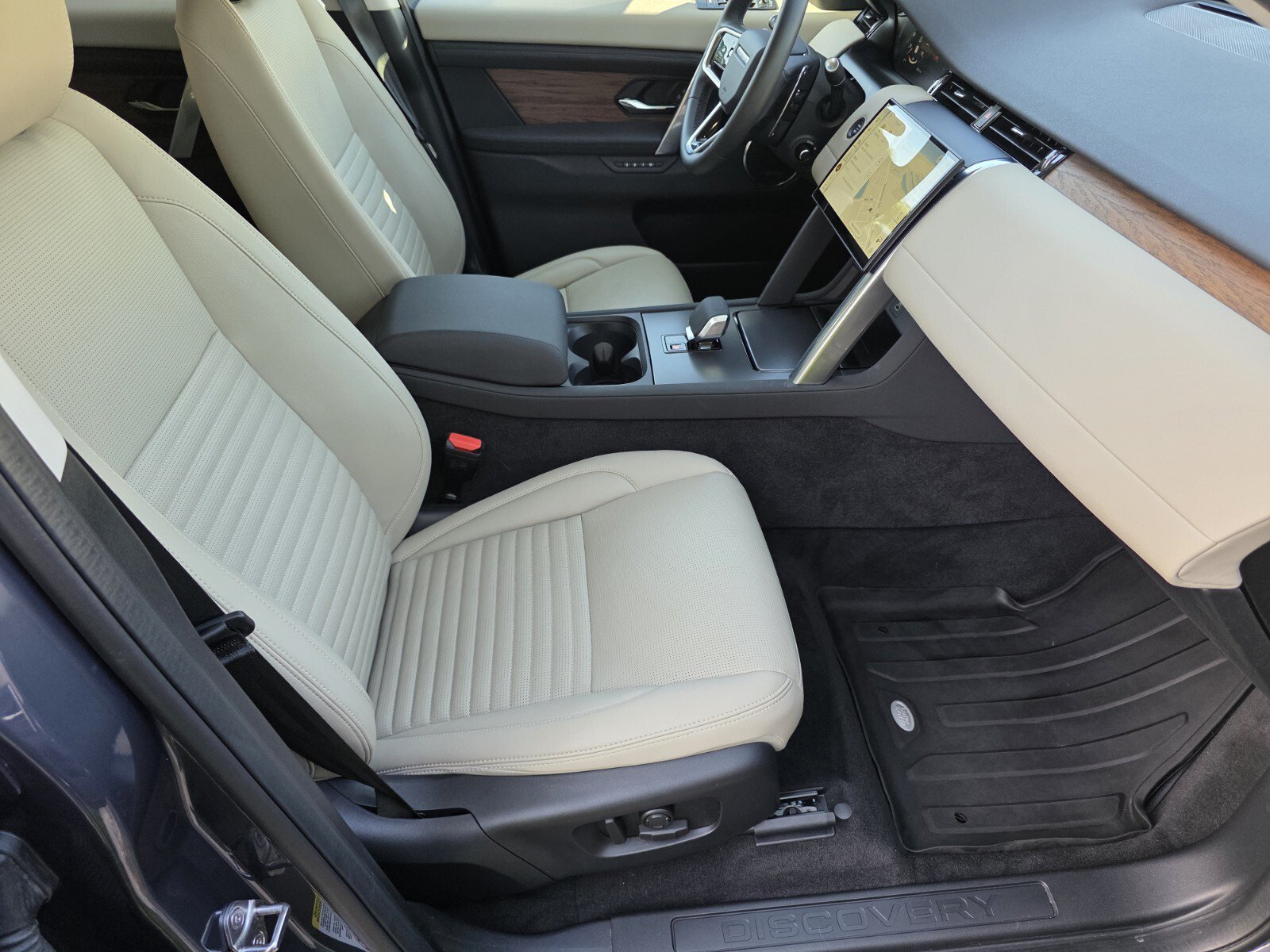 Certified 2024 Land Rover Discovery Sport S AWD/4WD image 3