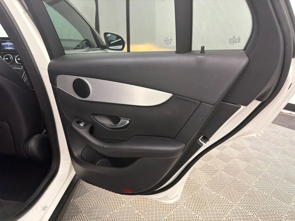 Used 2019 Mercedes-Benz GLC 300 w/ Premium Package image 18