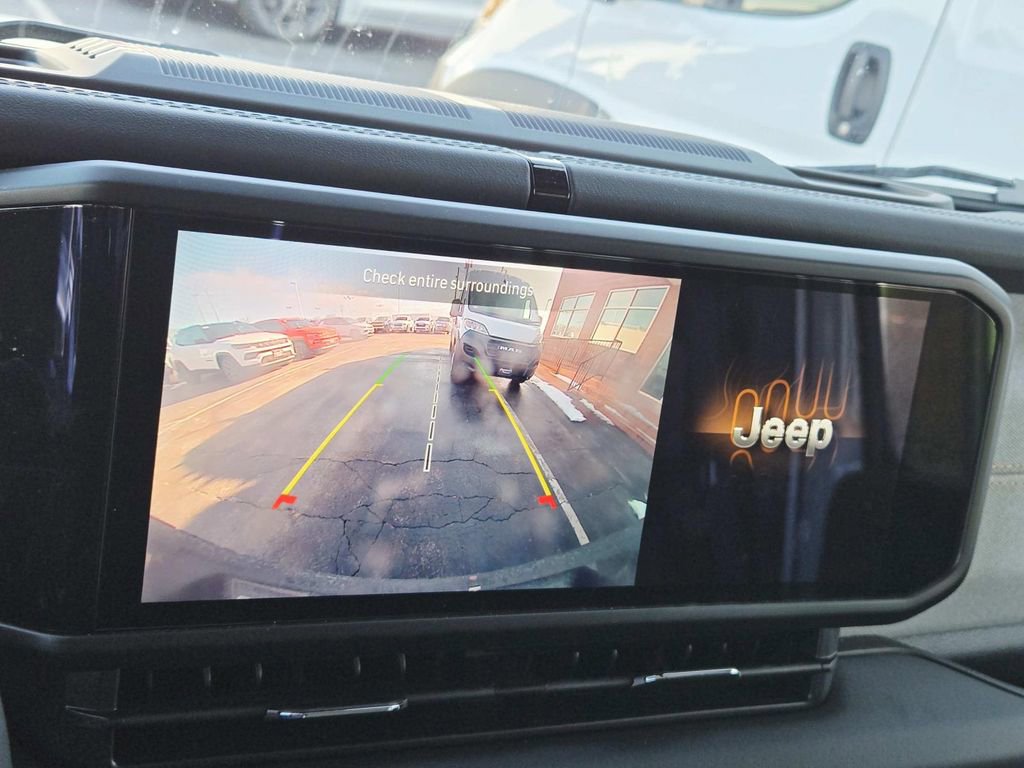 Used 2025 Jeep Wrangler Unlimited Sahara image 26