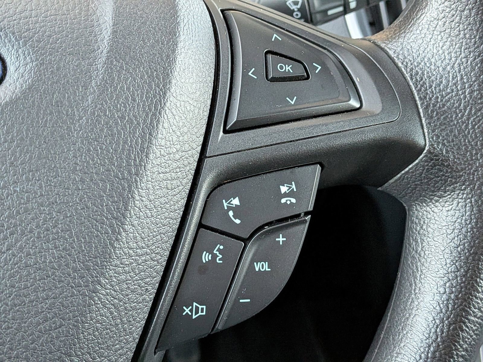 Certified 2024 Ford Edge SE w/ Black Appearance Package image 27