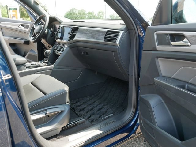Certified 2023 Volkswagen Atlas Cross Sport SE w/ Panoramic Sunroof Package AWD/4WD image 20