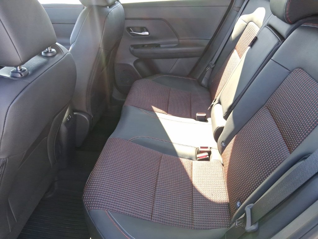 New 2026 Nissan Kicks SR w/ Cold Weather Package image 23