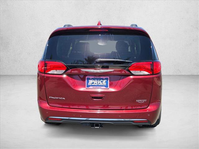 Used 2017 Chrysler Pacifica Touring-L FWD image 6