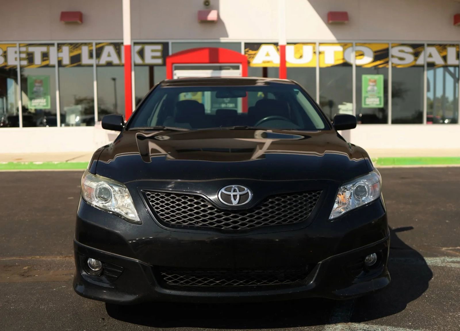 Used 2011 Toyota Camry SE image 2