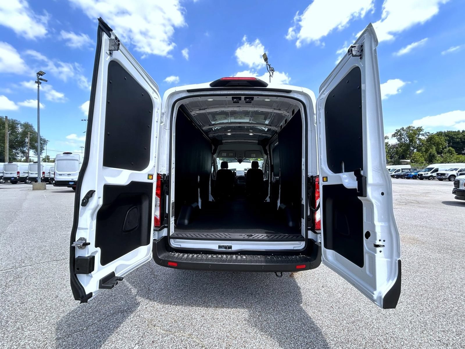 New 2026 Ford Transit 250 148 Medium Roof w/ Load Area Protection Package RWD image 18