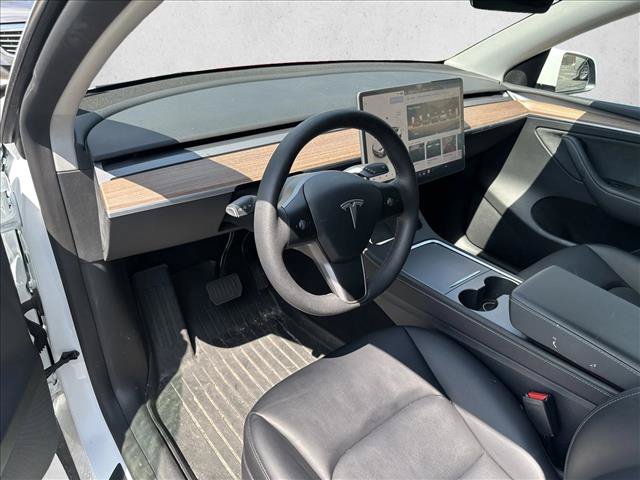 Used 2025 Tesla Model Y Long Range RWD image 10