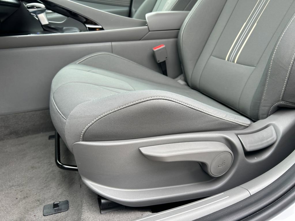 Used 2025 Hyundai Elantra SEL image 6