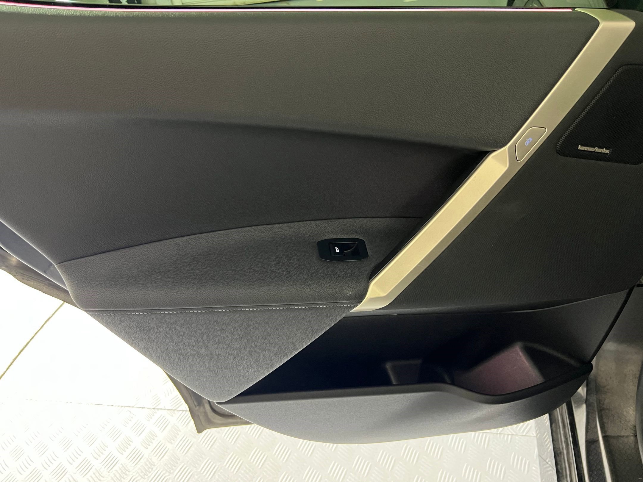 Used 2022 BMW iX xDrive50 w/ Premium Package image 33