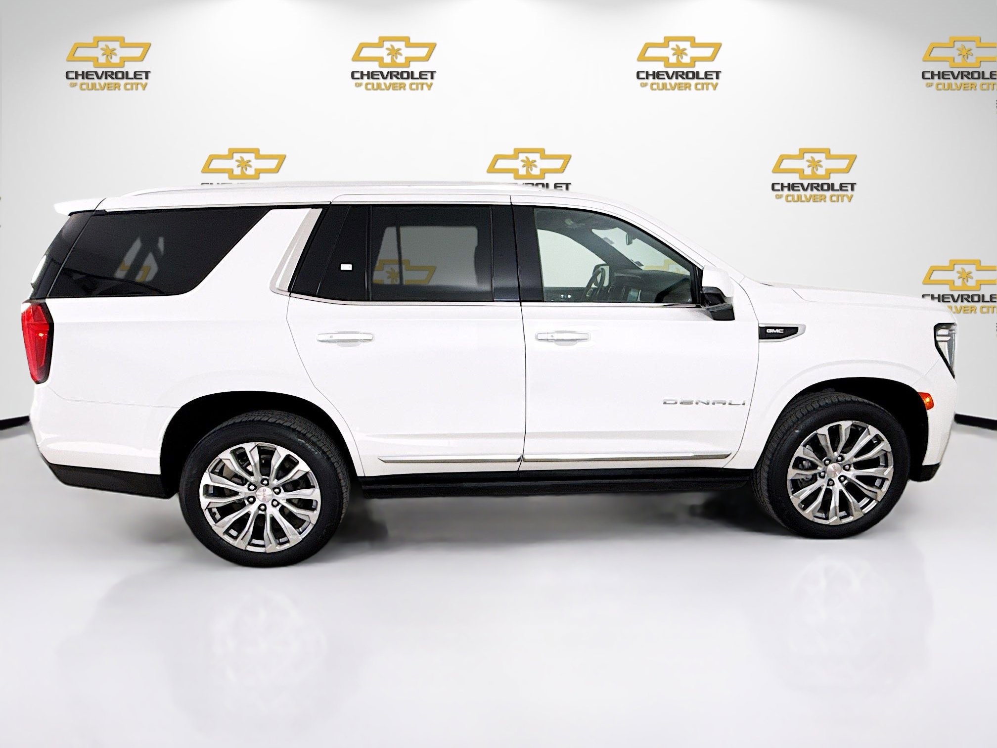 Used 2022 GMC Yukon Denali AWD/4WD image 8
