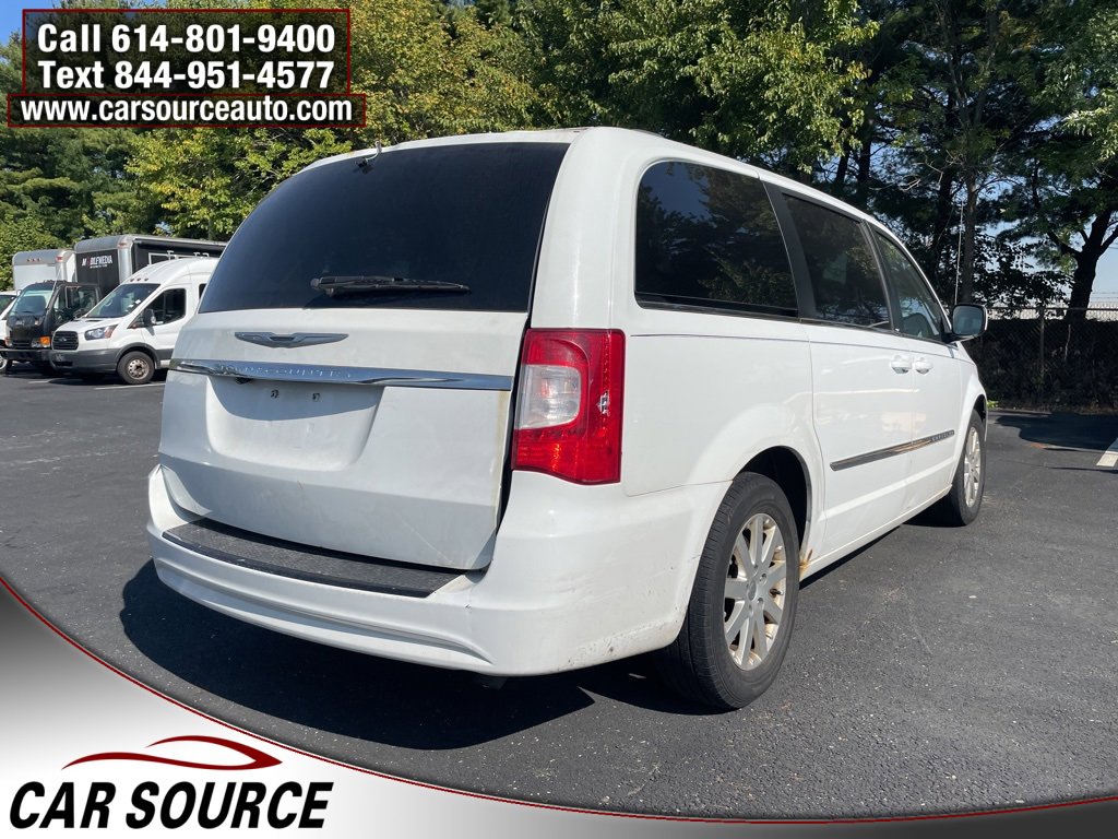 Used 2014 Chrysler Town & Country Touring image 5