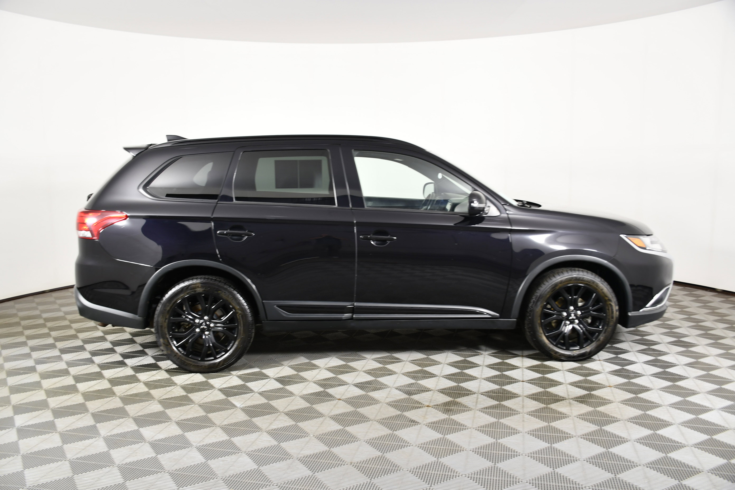 Used 2018 Mitsubishi Outlander LE AWD/4WD image 5
