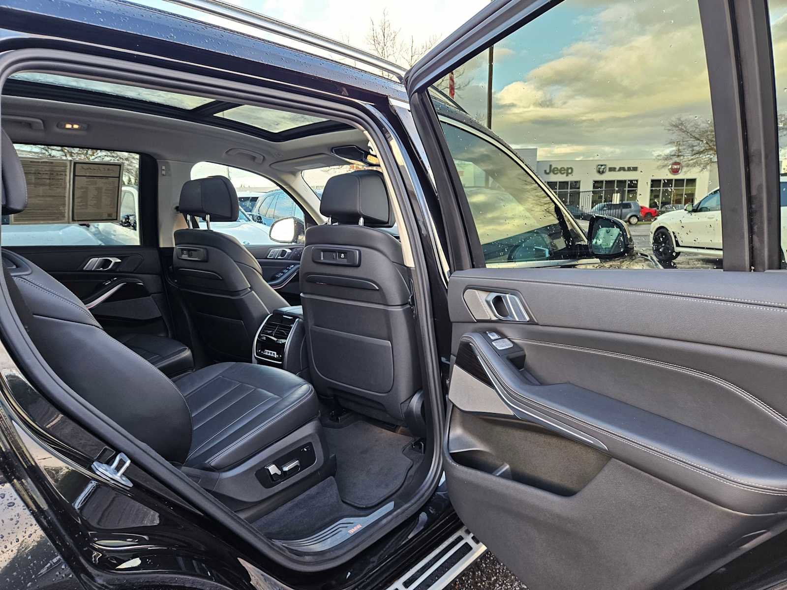 Used 2020 BMW X7 xDrive40i w/ Premium Package image 14