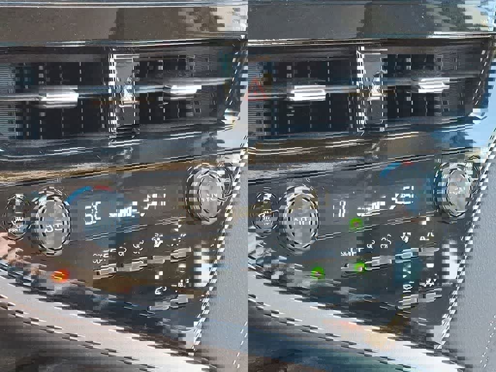 Used 2023 Toyota Camry XLE w/ Navigation Package image 15