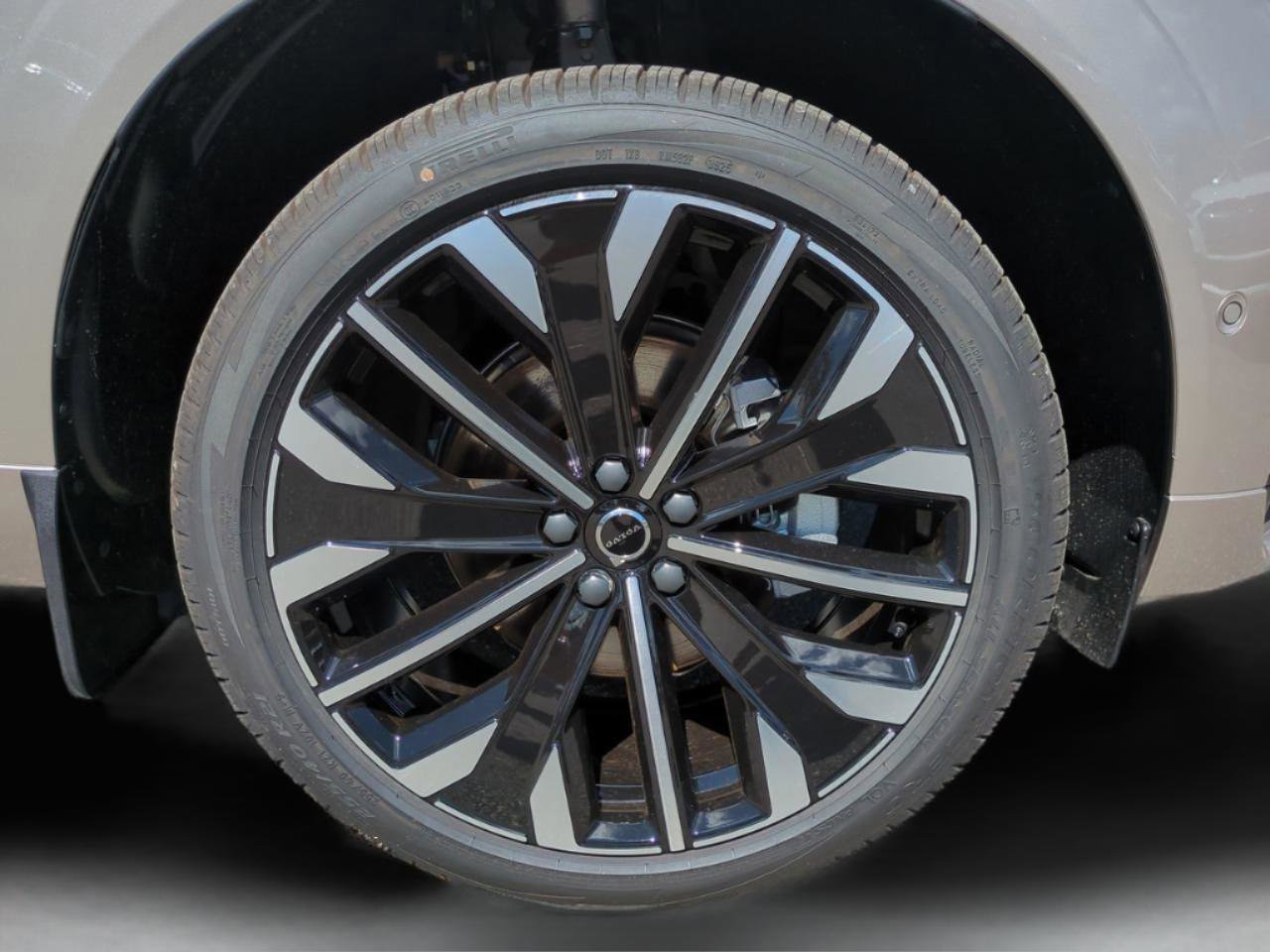 New 2026 Volvo XC60 B5 Ultra w/ Climate Package image 11