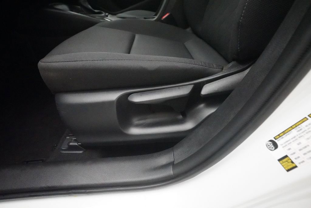 Used 2025 Toyota Corolla LE FWD image 28