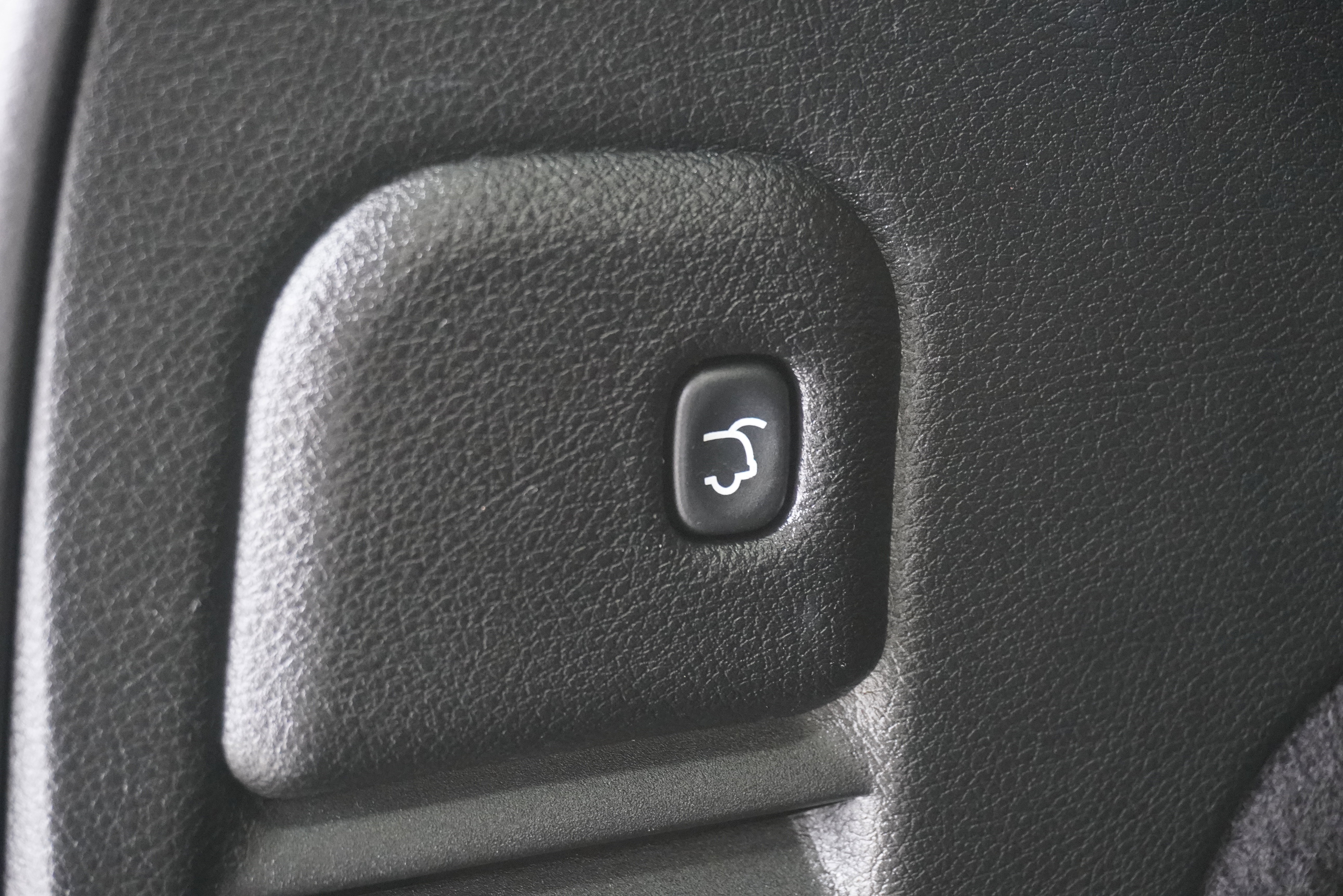 Used 2013 Jeep Grand Cherokee Overland Summit image 26