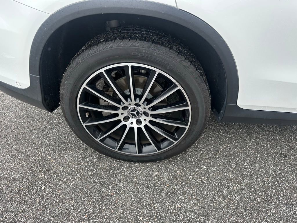 Used 2022 Mercedes-Benz GLC 300 4MATIC image 5