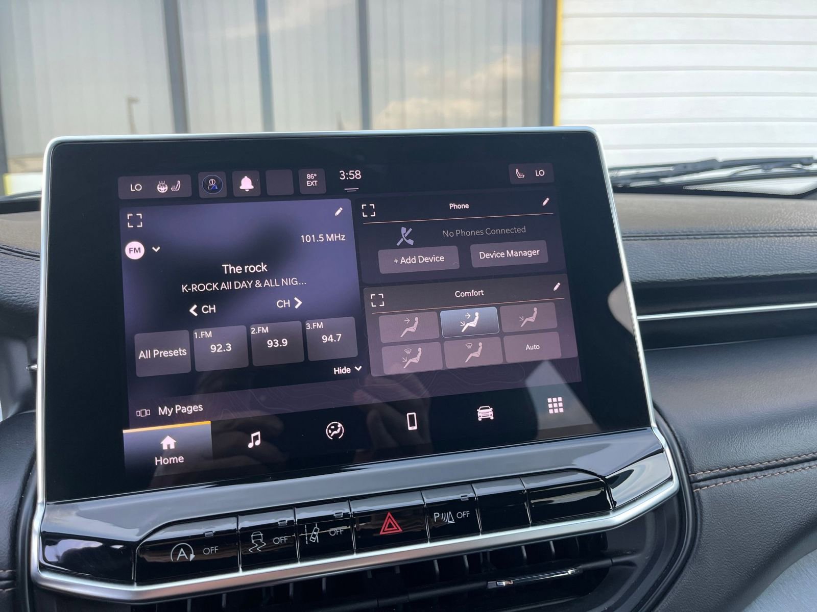 Used 2023 Jeep Compass Limited image 21