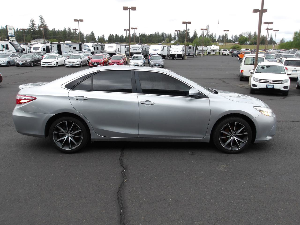 Used 2016 Toyota Camry XSE w/ Moonroof Package FWD image 6