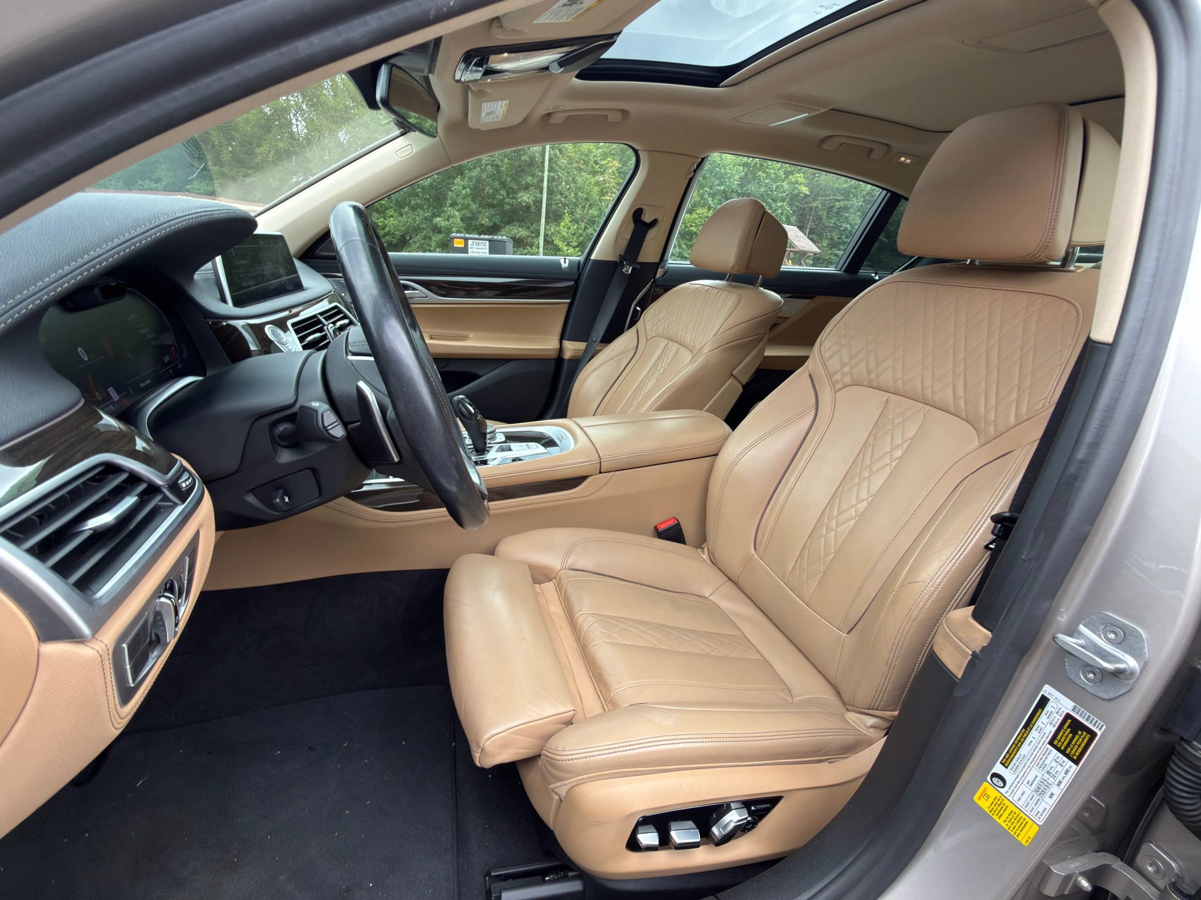 Used 2020 BMW 740i w/ Premium Package RWD image 2