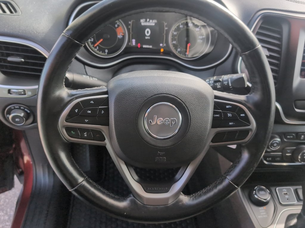 Used 2019 Jeep Cherokee Latitude w/ Cold Weather Group AWD/4WD image 12