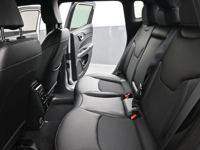New 2025 Jeep Compass Latitude w/ Convenience Group AWD/4WD image 13