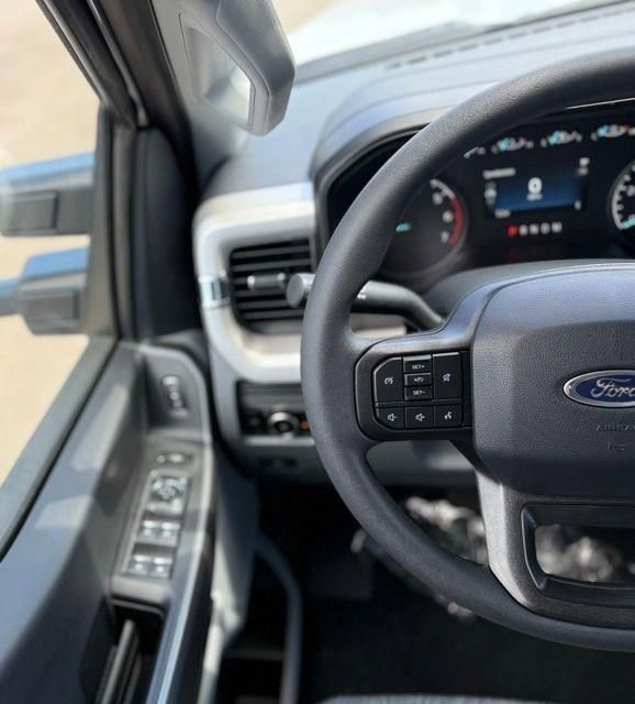 New 2026 Ford F250 XLT w/ FX4 Off-Road Package AWD/4WD image 17