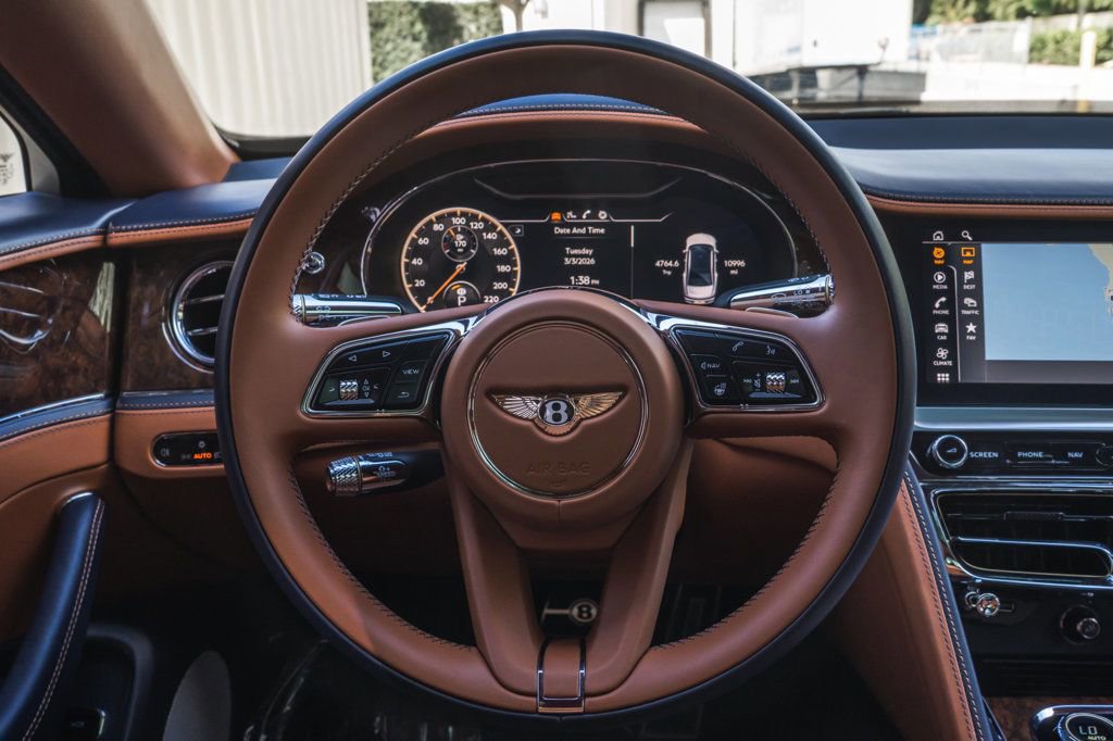 Used 2022 Bentley Flying Spur V8 image 17