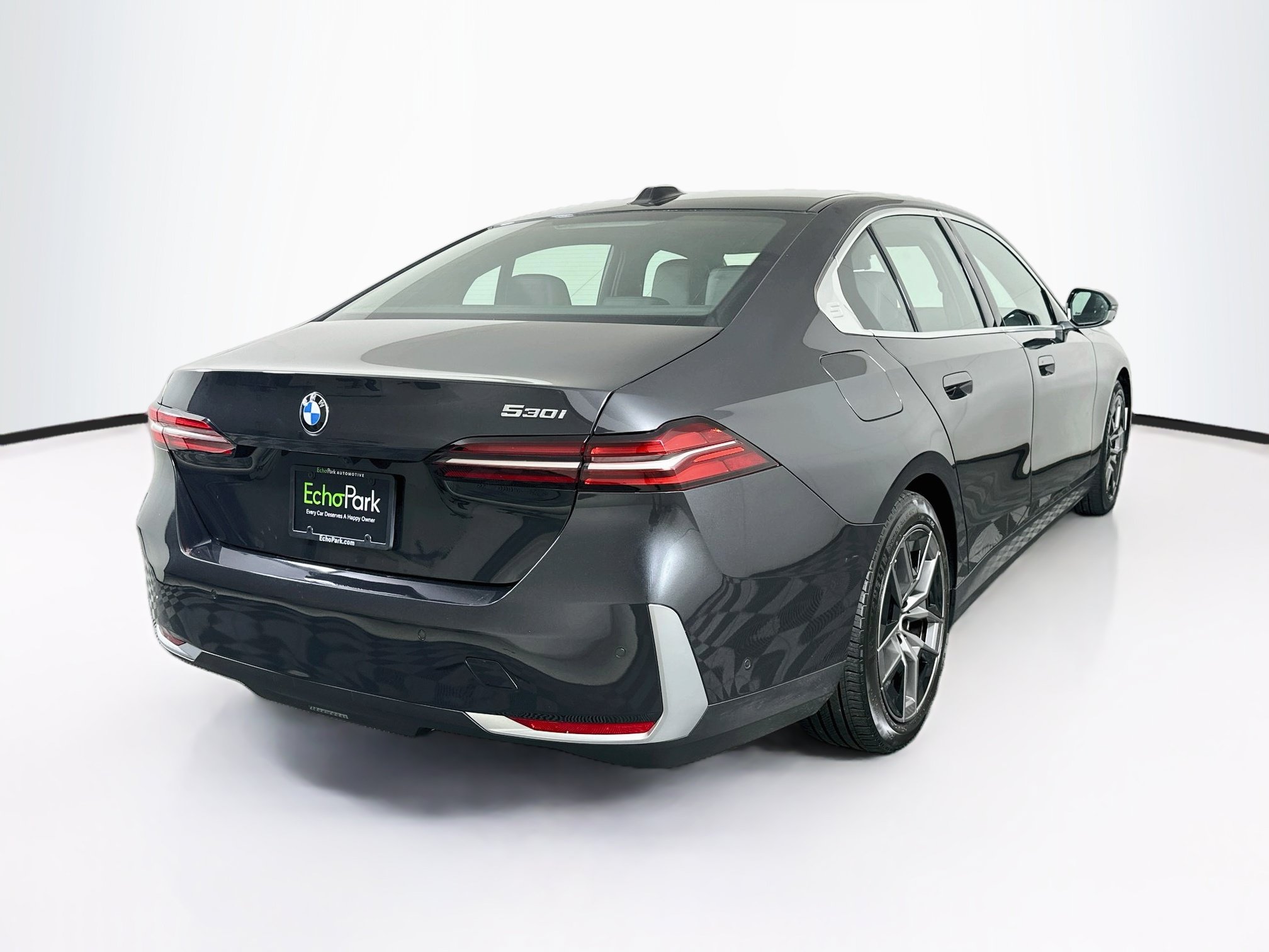 Used 2026 BMW 530i w/ Premium Package RWD image 9