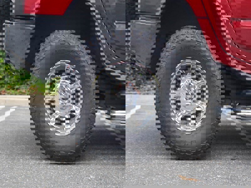 Used 2005 HUMMER H2 w/ Preferred Equipment Group image 12