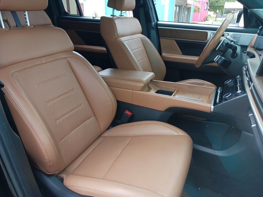 Used 2025 Hyundai Santa Fe Limited AWD/4WD image 16
