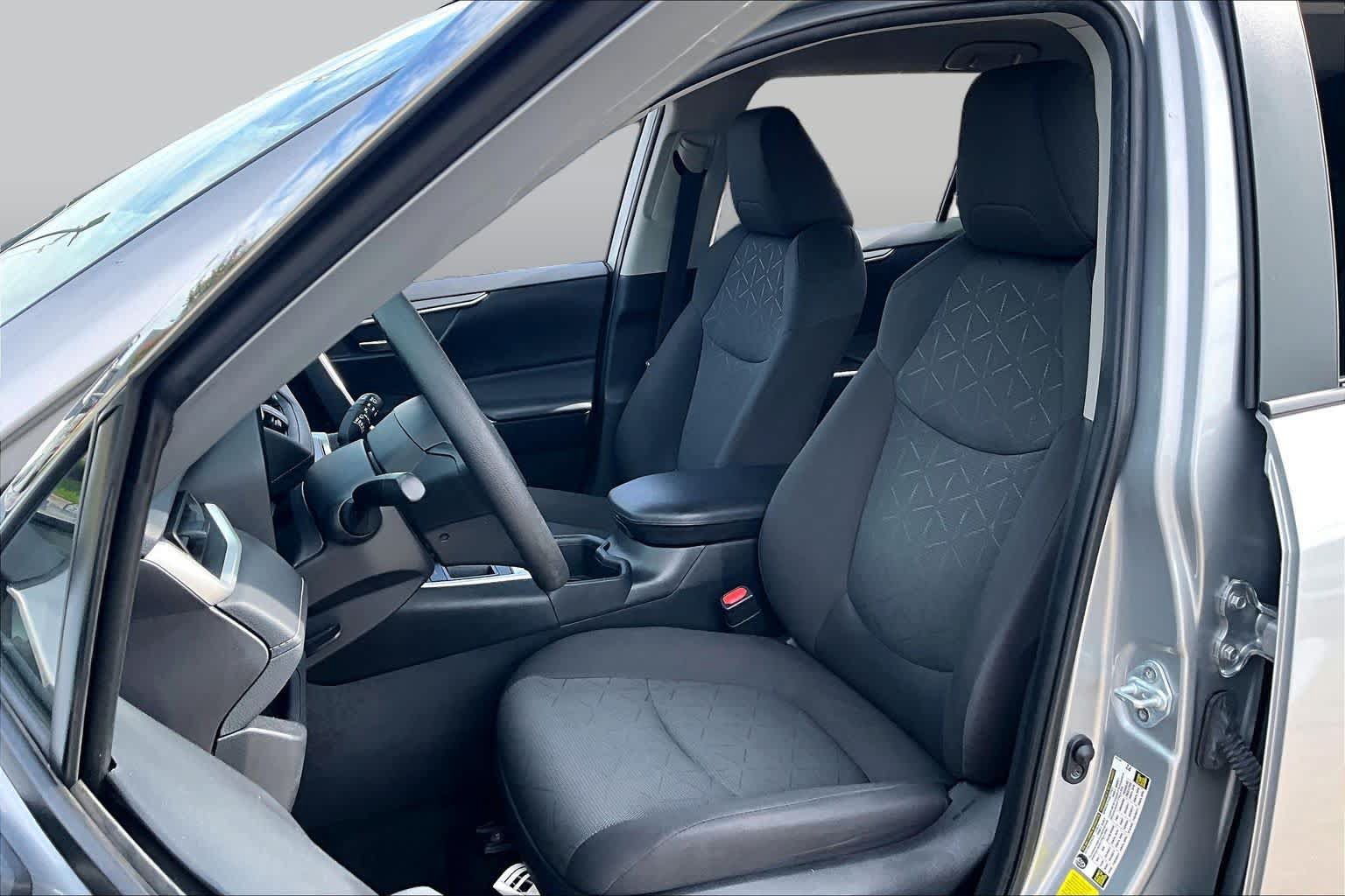 Used 2024 Toyota RAV4 XLE FWD image 8