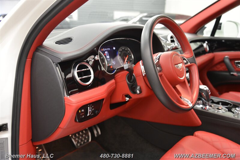 Used 2019 Bentley Bentayga AWD/4WD image 29