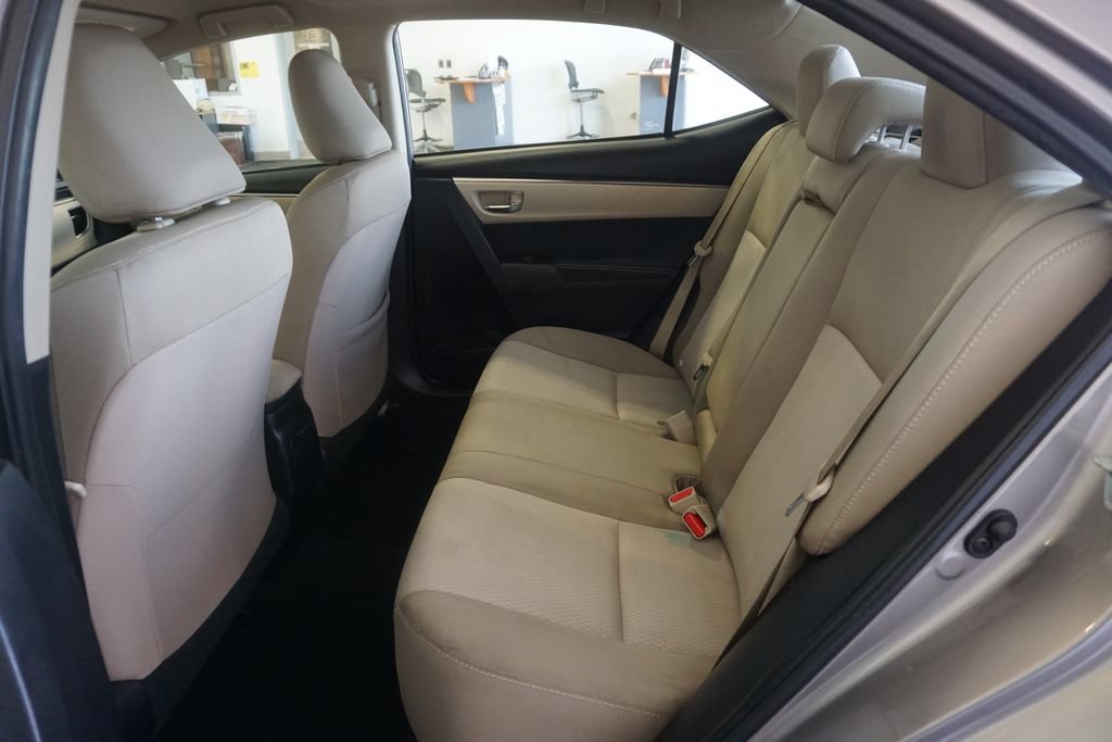 Used 2015 Toyota Corolla LE FWD image 17