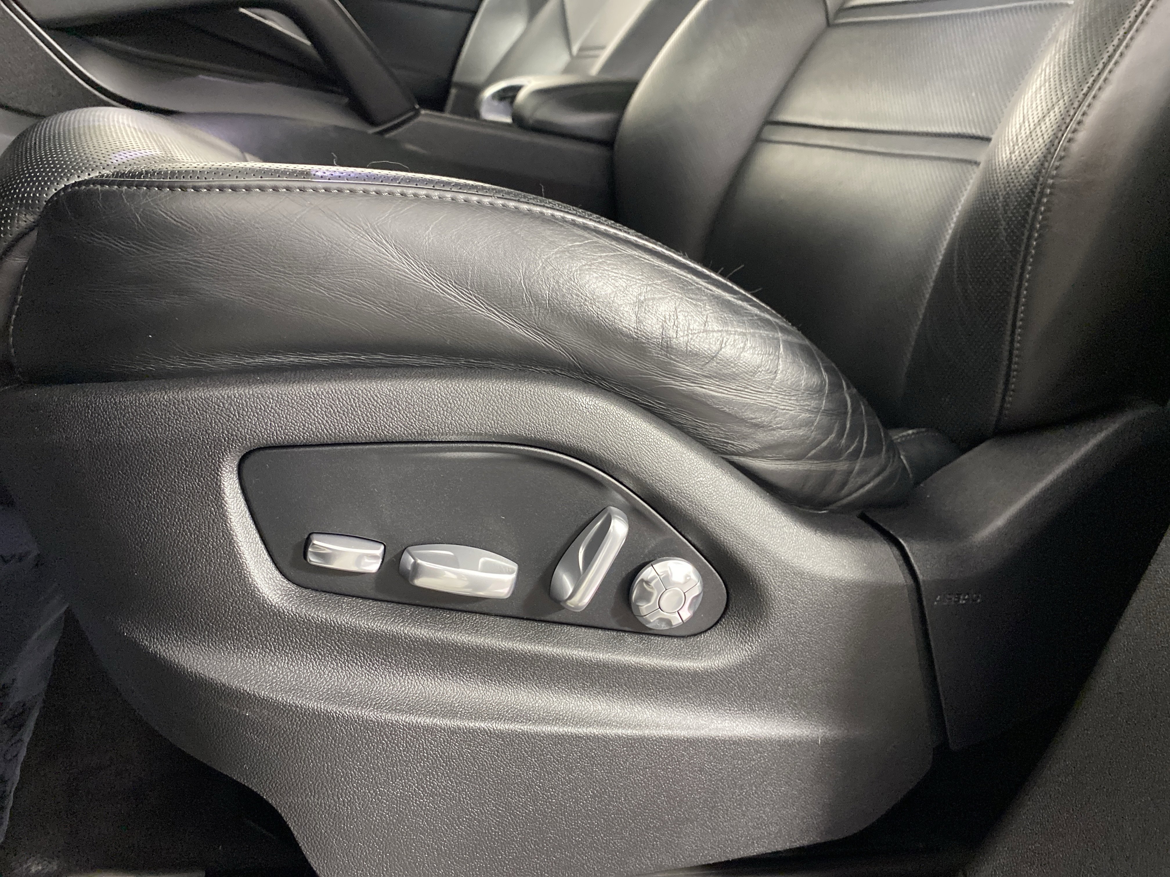Used 2020 Porsche Cayenne image 18