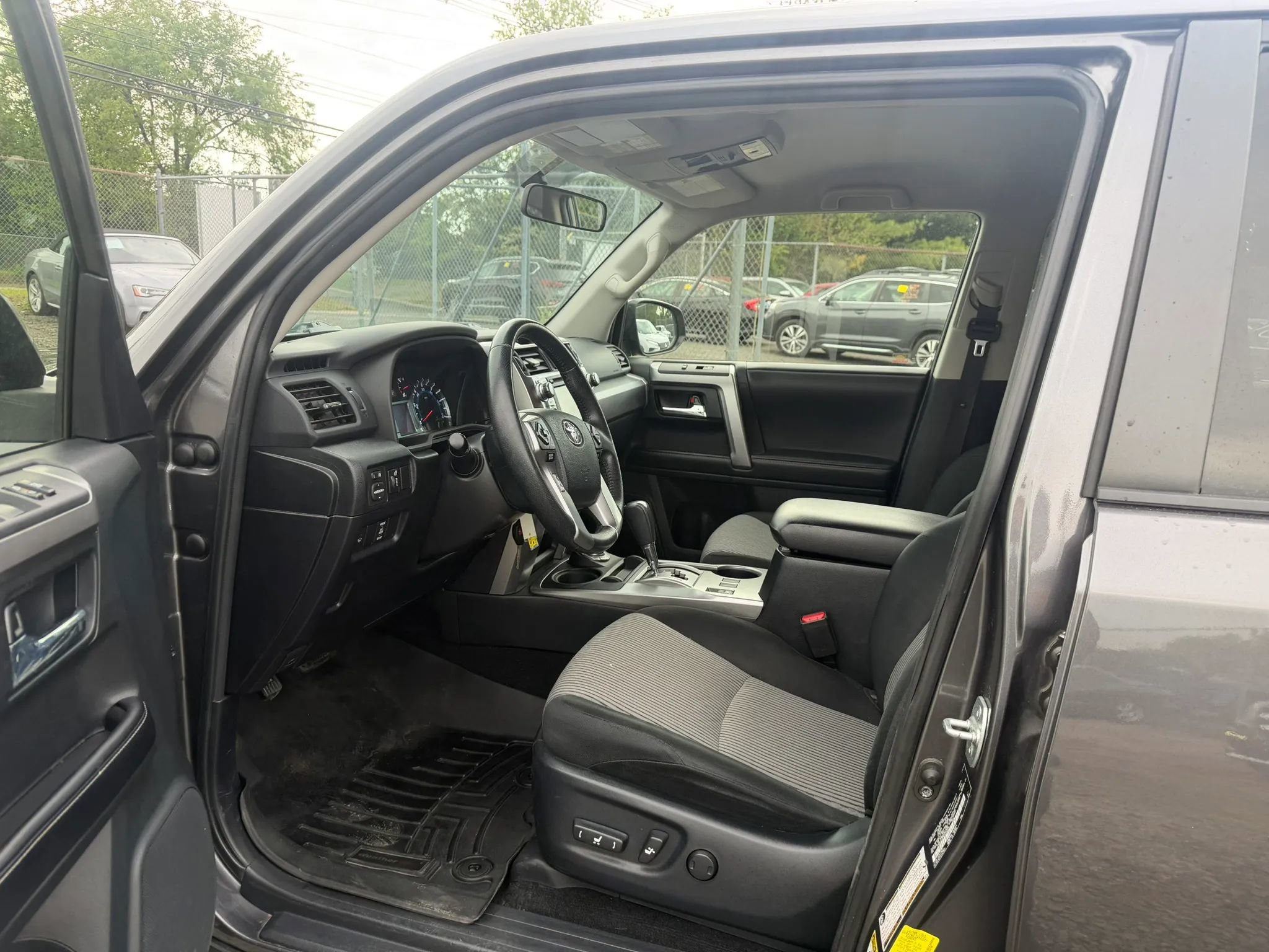 Used 2016 Toyota 4Runner SR5 AWD/4WD image 10