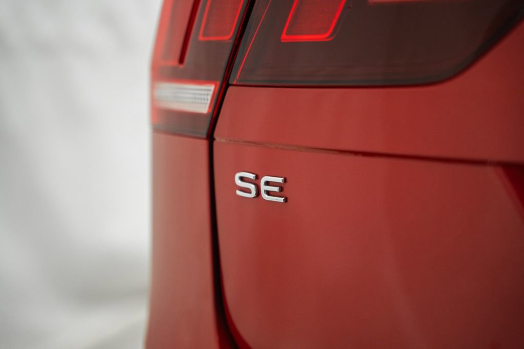 Used 2024 Volkswagen Tiguan SE R-Line image 7